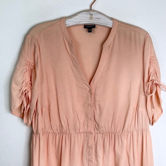 TORRID Womens Blouse Size 00 Peach Rayon Short Sleeve Button Front Top 10 M/L - Picture 5 of 8